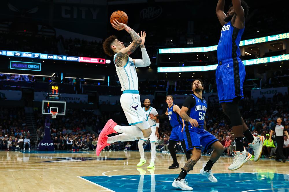 借雄厚的资 借雄厚的资