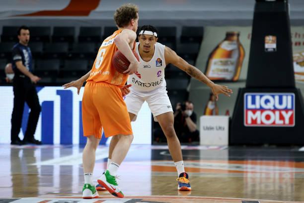 进攻足球 进攻足球